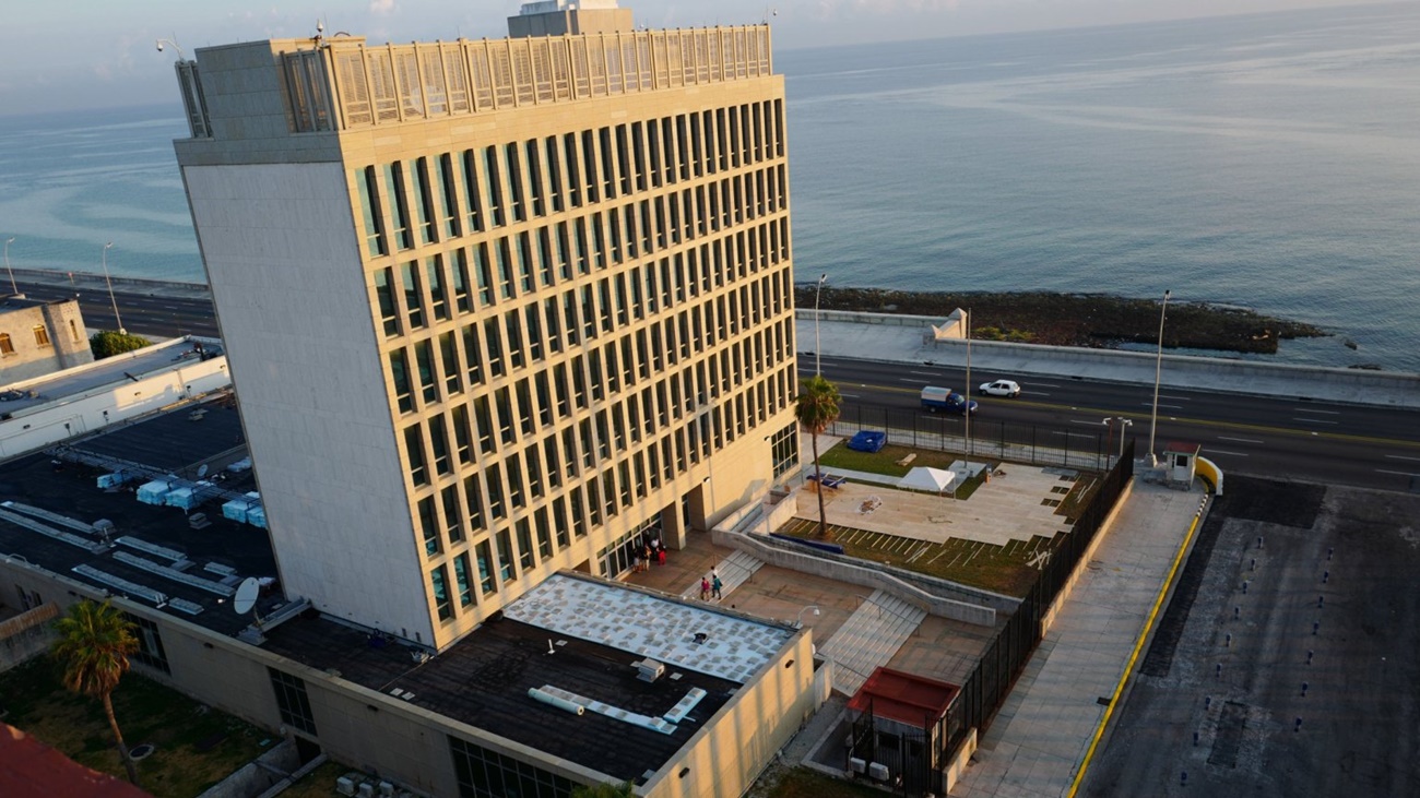 Embajada de EEUU en Cuba suspende temporalmente sus servicios consulares