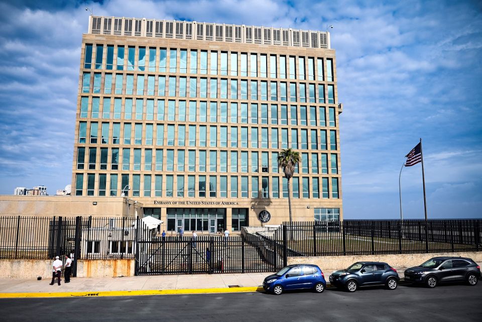 El FBI capturó en Miami a exembajador de EEUU acusado de ser espía del gobierno de Cuba