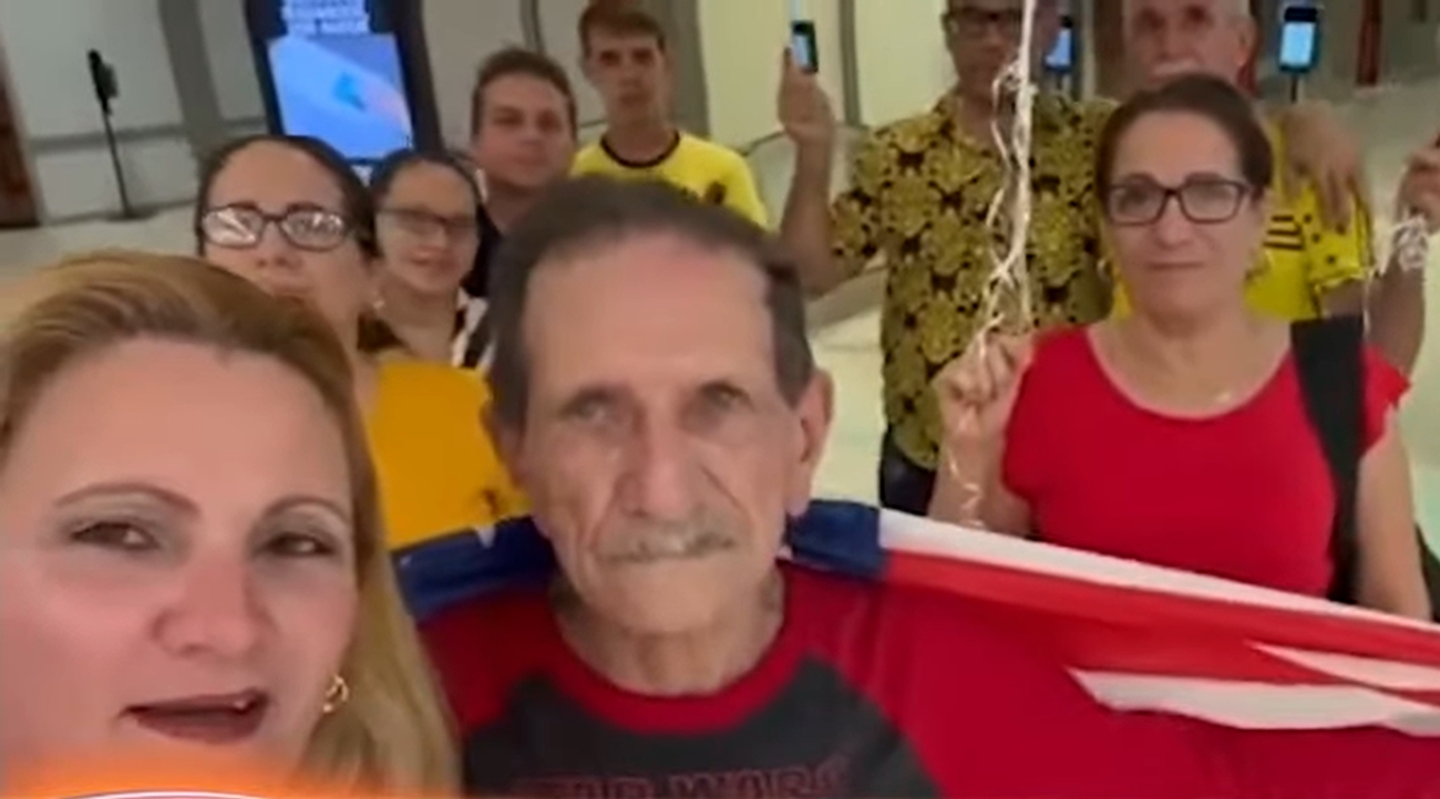 Abuelo cubano de 83 años llega a EEUU y se reúne con su familia tras travesía por 6 países (video)