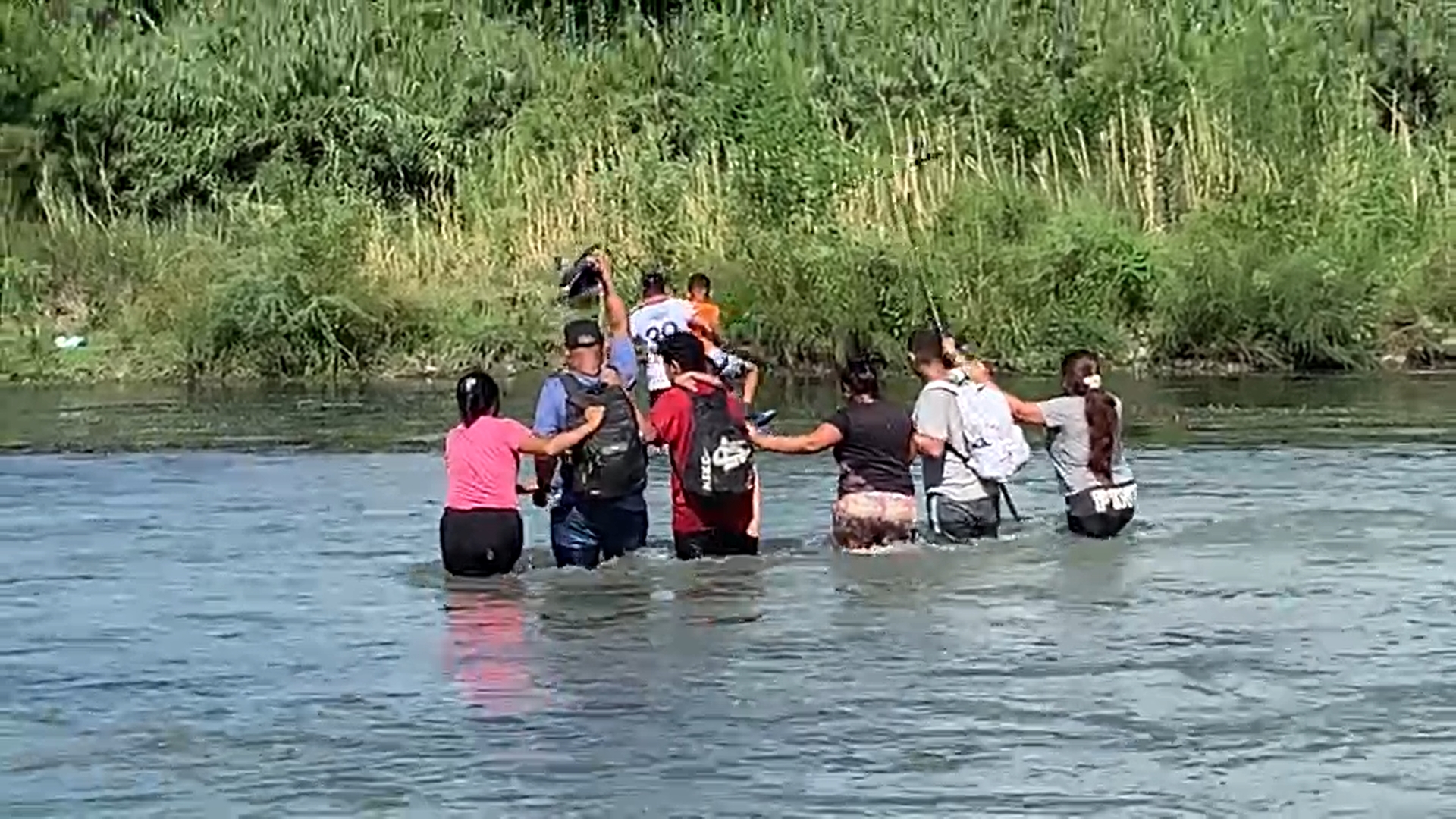 Se ahoga menor migrante de 5 años en el río Bravo y una bebé está grave (video)
