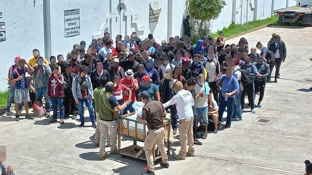 Detienen a 102 migrantes cubanos en un hotel en el estado mexicano de Puebla