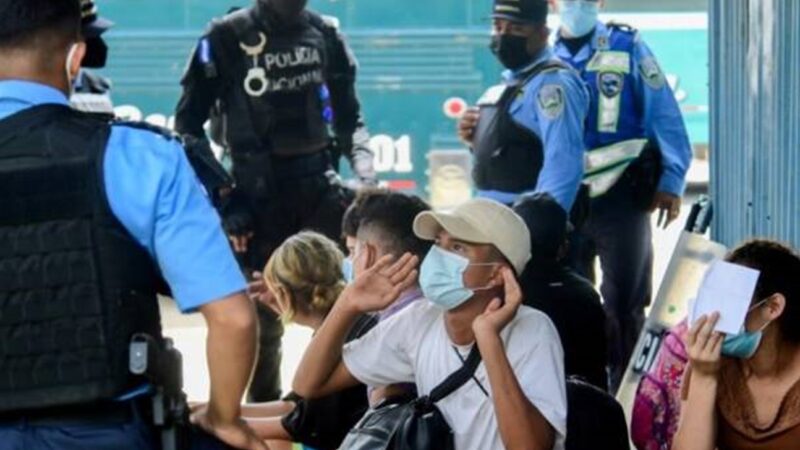 Extorsión: Para pasar Honduras, los cubanos deben pagar una «cuota» a Migración «o no se van»
