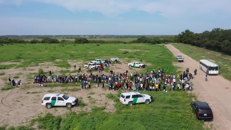 Complicada la frontera: se vuelve lenta liberación de cubanos en centros migratorios de Texas