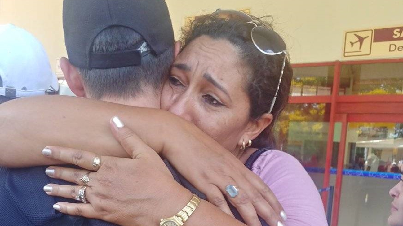 «Volveré, mamá»: Desgarrador poema sobre la despedida de un emigrante cubano, es viral