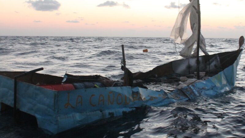 Naufraga otro grupo de cubanos; la Guardia Costera busca a 9 balseros al sureste de Florida