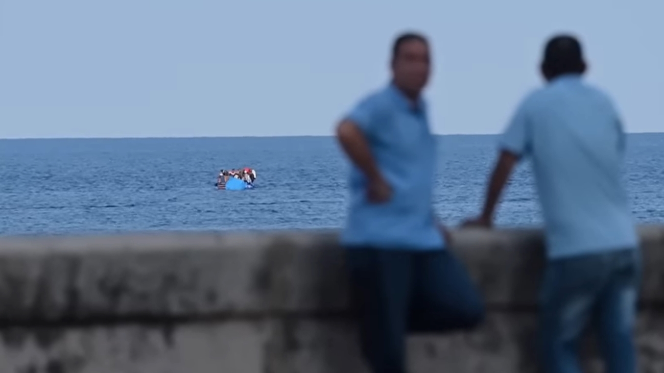 Como en 1994, balseros cubanos son captados en pleno Malecón de La Habana (video)