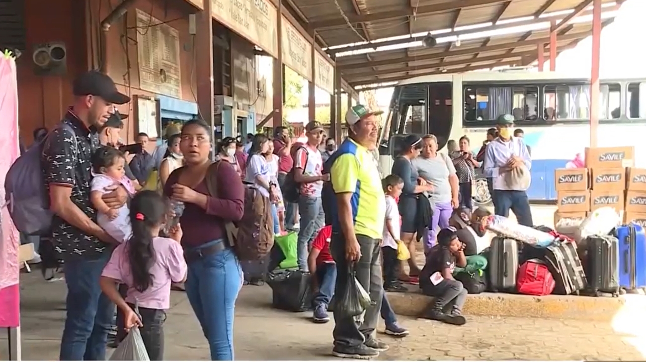Cubanos, venezolanos y haitianos siguen transitando por Nicaragua pese al nuevo parole (video)