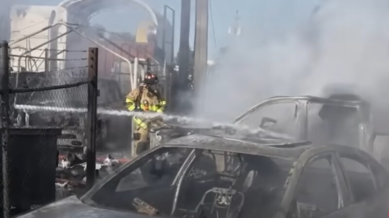 Mueren 2 cubanos, un camionero y su ayudante, tras explosión e incendio en Miami (video)
