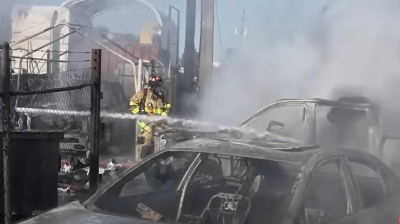 Mueren 2 cubanos, un camionero y su ayudante, tras explosión e incendio en Miami (video)