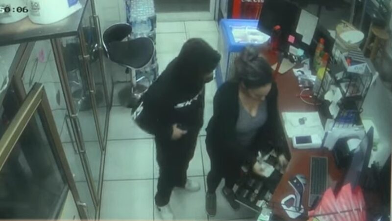 Captan robo a mano armada en tienda La Vaquita en Hialeah propiedad de una cubana (video)