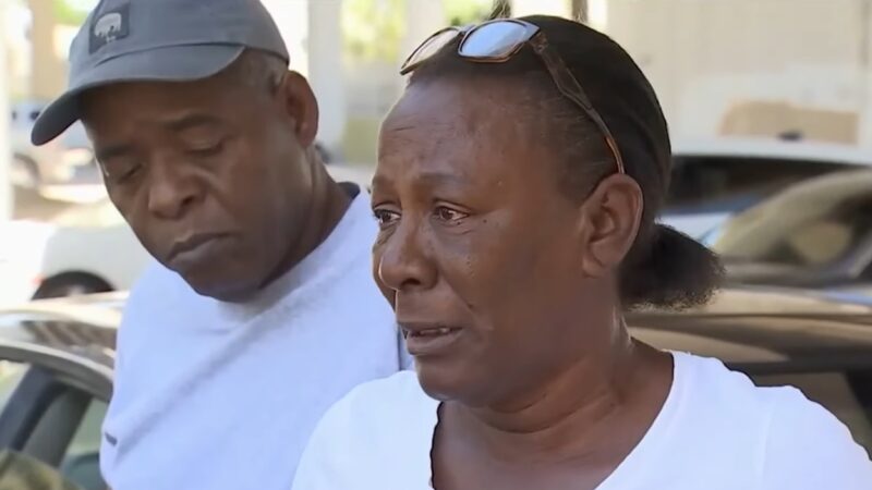 Pareja de cubanos que vive bajo un puente en Miami recibe ayuda de la comunidad (video)