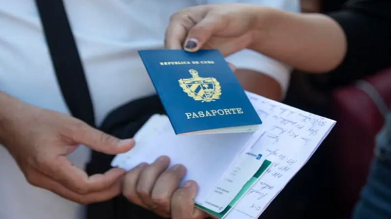 Cuba extiende validez de su pasaporte a 10 años y reduce su costo