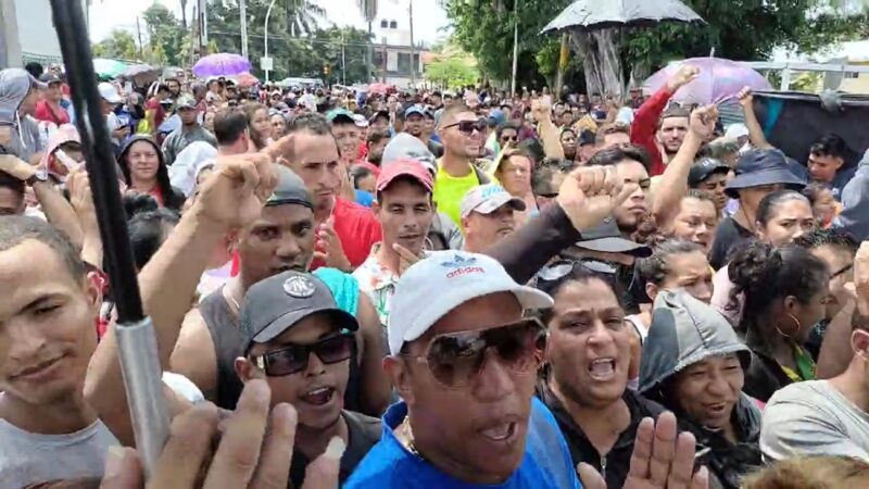 Cientos de cubanos protestan ante Migración en Tapachula y solicitan un salvoconducto (video)