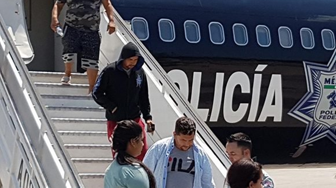 México troncha el sueño americano de otros 105 cubanos con un nuevo vuelo de deportación