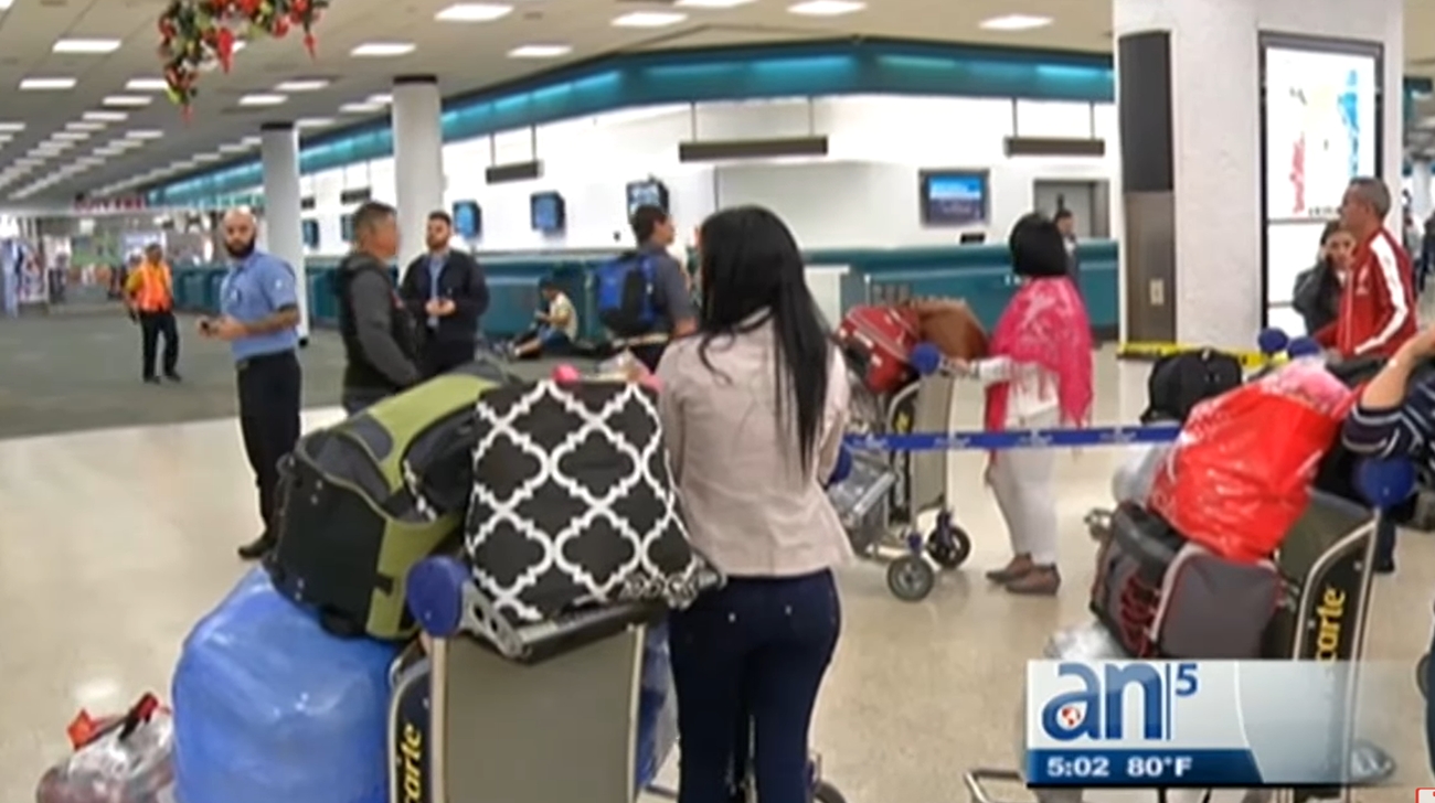 Miami: Amenazan a cubanos en el aeropuerto con quitarles la green card si continúan viajando a la isla